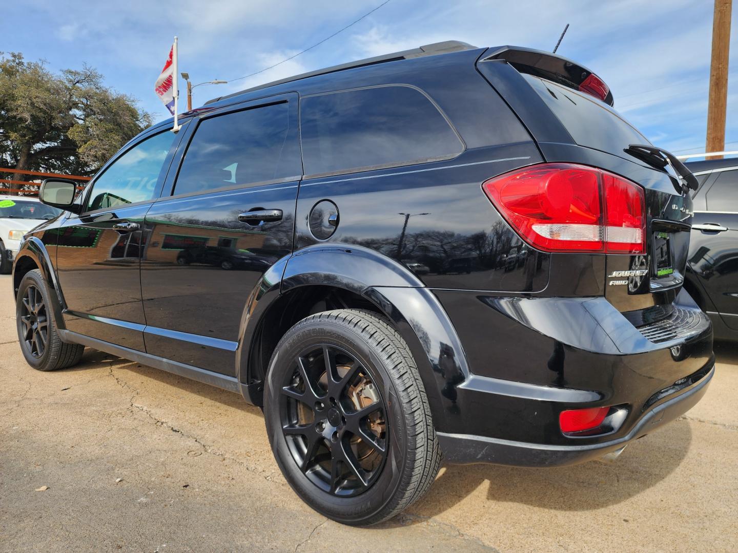 2016 BLACK /BLACK Dodge Journey SXT (3C4PDDBG0GT) with an 3.6L V6 DOHC 24V engine, 6A transmission, located at 2660 S.Garland Avenue, Garland, TX, 75041, (469) 298-3118, 32.885551, -96.655602 - Welcome to DallasAutos4Less, one of the Premier BUY HERE PAY HERE Dealers in the North Dallas Area. We specialize in financing to people with NO CREDIT or BAD CREDIT. We need proof of income, proof of residence, and a ID. Come buy your new car from us today!! This is a SUPER CLEAN 2016 DODGE JOUR - Photo#5